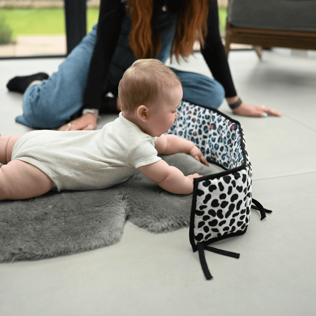 ANIMAL PRINT SENSORY STRIP - reversible newborn to 4 months and 5+ months - Etta Loves