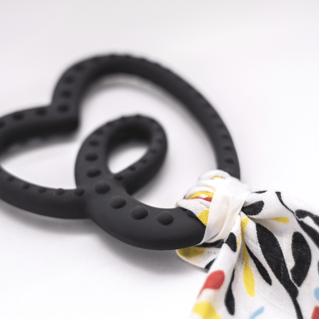 SENSORY TEETHER WITH MINI MUSLIN - BLACK/SYCAMORE (5+ month babies) - Etta Loves