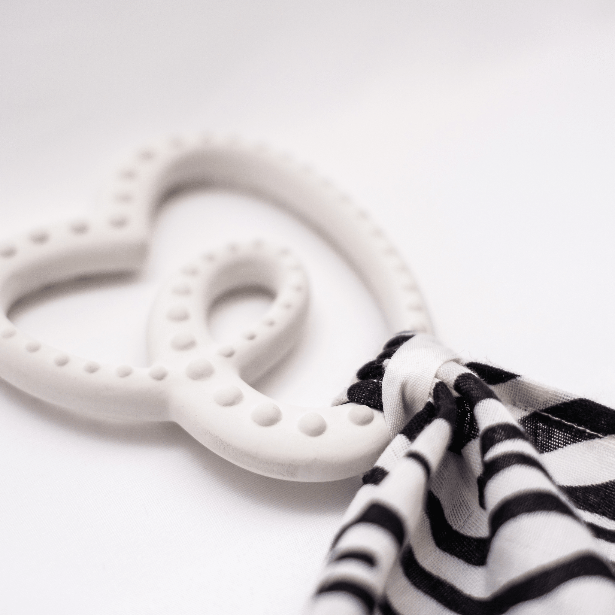 SENSORY TEETHER WITH MINI MUSLIN - WHITE/ZEBRA - Etta Loves